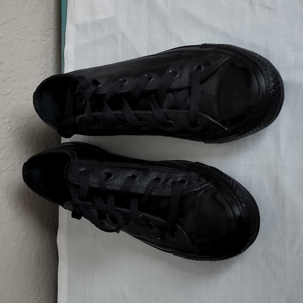 Converse Black Low Top